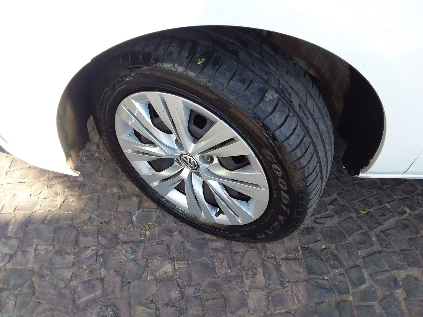 //www.autoline.com.br/carro/volkswagen/gol-10-12v-flex-4p-manual/2023/goiania-go/24482031