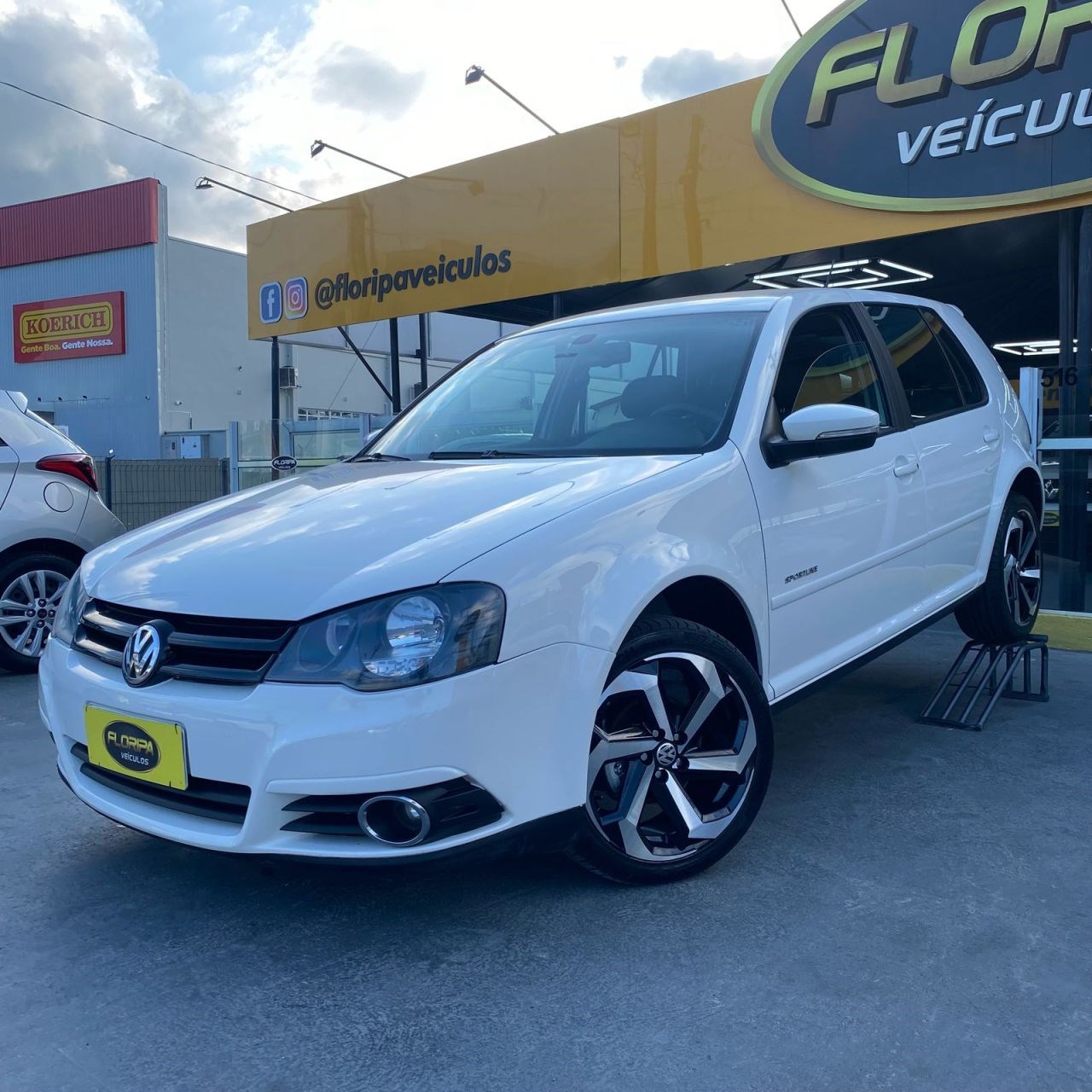 //www.autoline.com.br/carro/volkswagen/golf-16-sportline-8v-flex-4p-manual/2014/florianopolis-sc/23121424