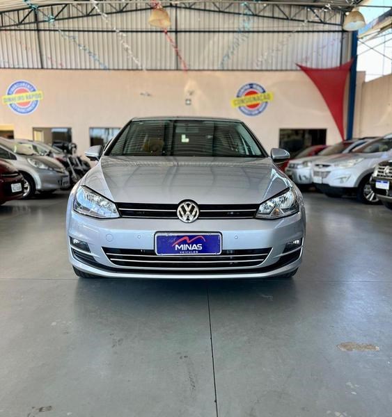 //www.autoline.com.br/carro/volkswagen/golf-14-tsi-bluemotion-comfortline-16v-gasolina-4p/2015/araxa-mg/23860290