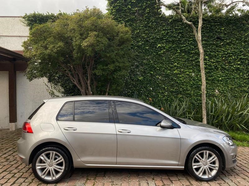 //www.autoline.com.br/carro/volkswagen/golf-10-tsi-comfortline-12v-flex-4p-turbo-manual/2017/porto-alegre-rs/25005273