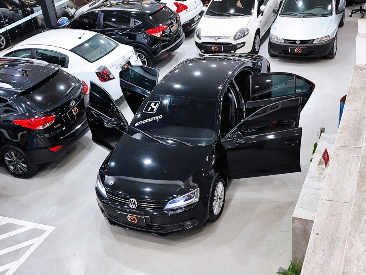 //www.autoline.com.br/carro/volkswagen/jetta-20-comfortline-8v-flex-4p-tiptronic/2014/sao-paulo-sp/22908772