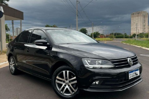 //www.autoline.com.br/carro/volkswagen/jetta-14-tsi-comfortline-16v-gasolina-4p-turbo-tipt/2017/aracatuba-sp/23196468