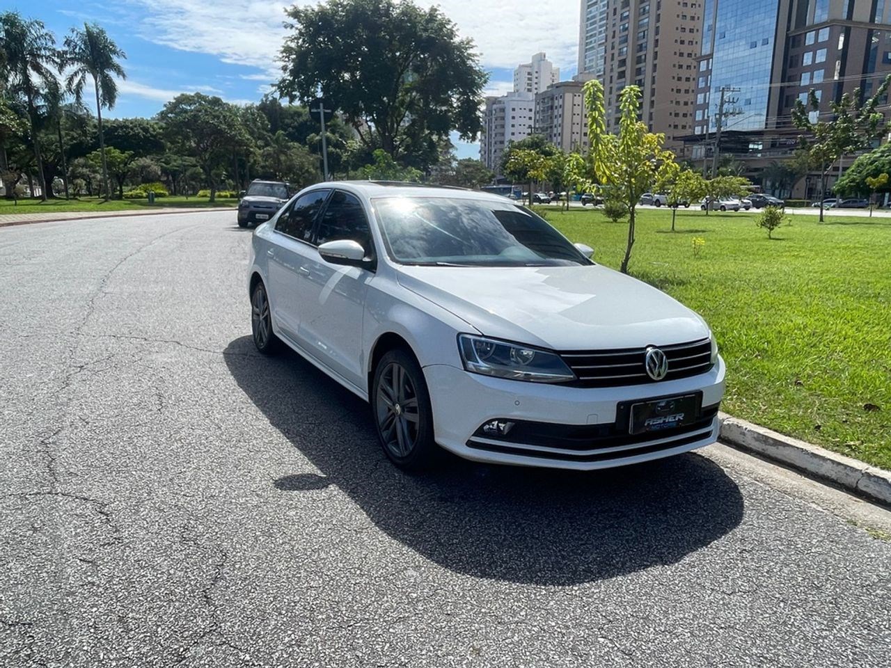 //www.autoline.com.br/carro/volkswagen/jetta-14-tsi-comfortline-16v-gasolina-4p-turbo-tipt/2016/sao-jose-dos-campos-sp/23669763