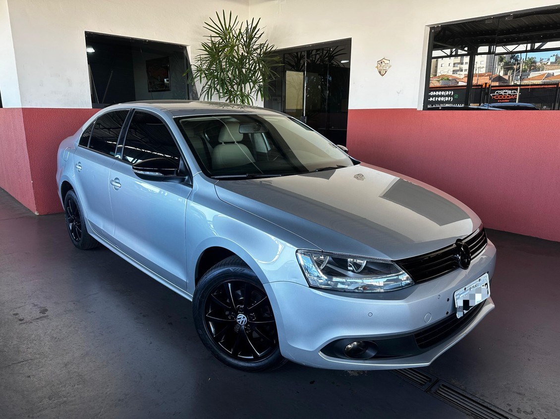 //www.autoline.com.br/carro/volkswagen/jetta-20-comfortline-8v-flex-4p-manual/2012/franca-sp/23822636