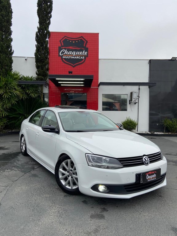 //www.autoline.com.br/carro/volkswagen/jetta-20-comfortline-8v-flex-4p-tiptronic/2014/joinville-sc/23956444