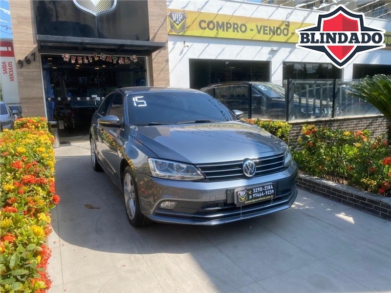 //www.autoline.com.br/carro/volkswagen/jetta-20-tsi-highline-16v-gasolina-4p-turbo-dsg/2015/rio-de-janeiro-rj/24012415