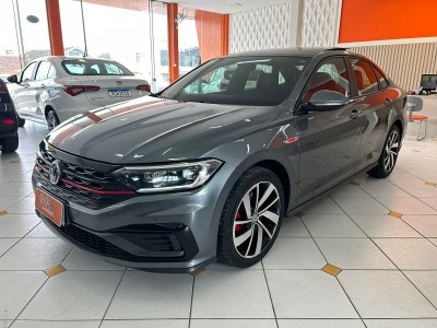 //www.autoline.com.br/carro/volkswagen/jetta-20-350-tsi-gli-16v-gasolina-4p-turbo-dsg/2019/mafra-sc/24162053