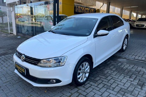 //www.autoline.com.br/carro/volkswagen/jetta-20-comfortline-8v-flex-4p-tiptronic/2014/curitiba-pr/24287036