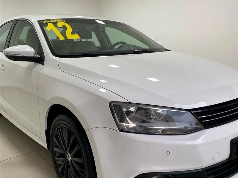 //www.autoline.com.br/carro/volkswagen/jetta-20-comfortline-8v-flex-4p-tiptronic/2012/rio-de-janeiro-rj/24379103