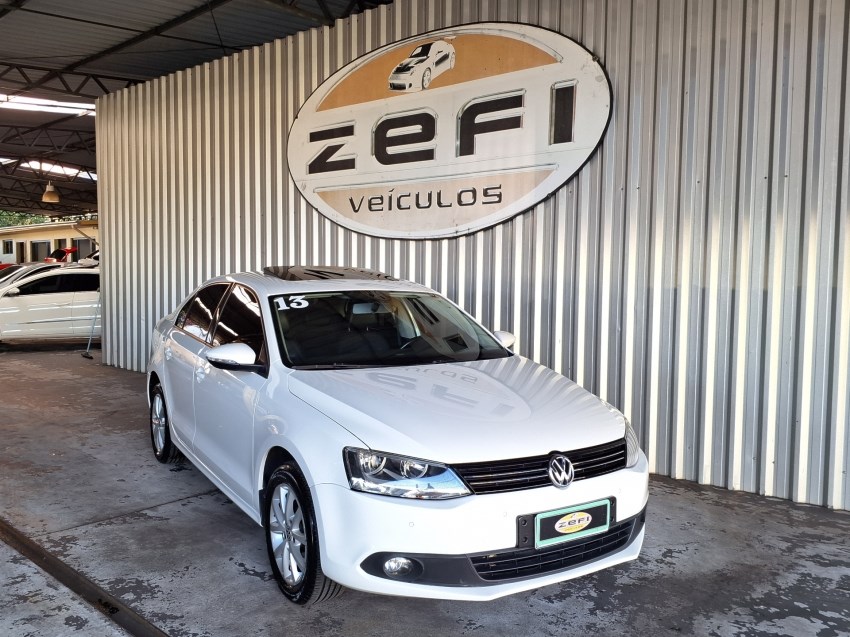 //www.autoline.com.br/carro/volkswagen/jetta-20-comfortline-8v-flex-4p-tiptronic/2013/caxias-do-sul-rs/24453772