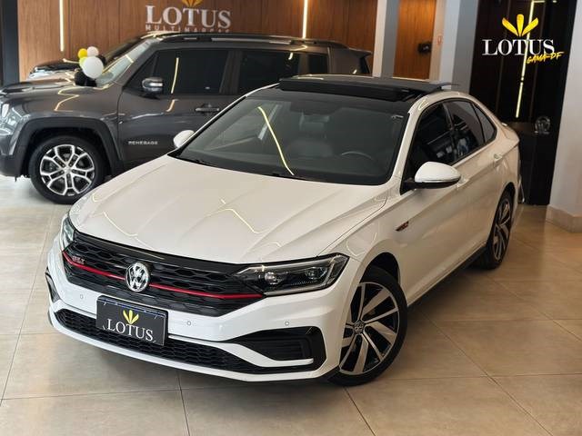 //www.autoline.com.br/carro/volkswagen/jetta-20-350-tsi-gli-16v-gasolina-4p-turbo-dsg/2020/brasilia-df/24454803