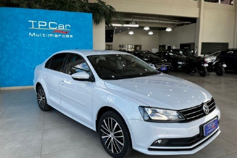 //www.autoline.com.br/carro/volkswagen/jetta-20-tsi-highline-16v-gasolina-4p-turbo-dsg/2018/jundiai-sp/24523461
