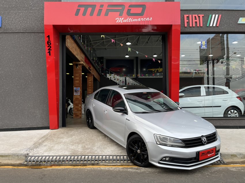 //www.autoline.com.br/carro/volkswagen/jetta-20-tsi-highline-16v-gasolina-4p-turbo-dsg/2015/ponta-grossa-pr/24562059