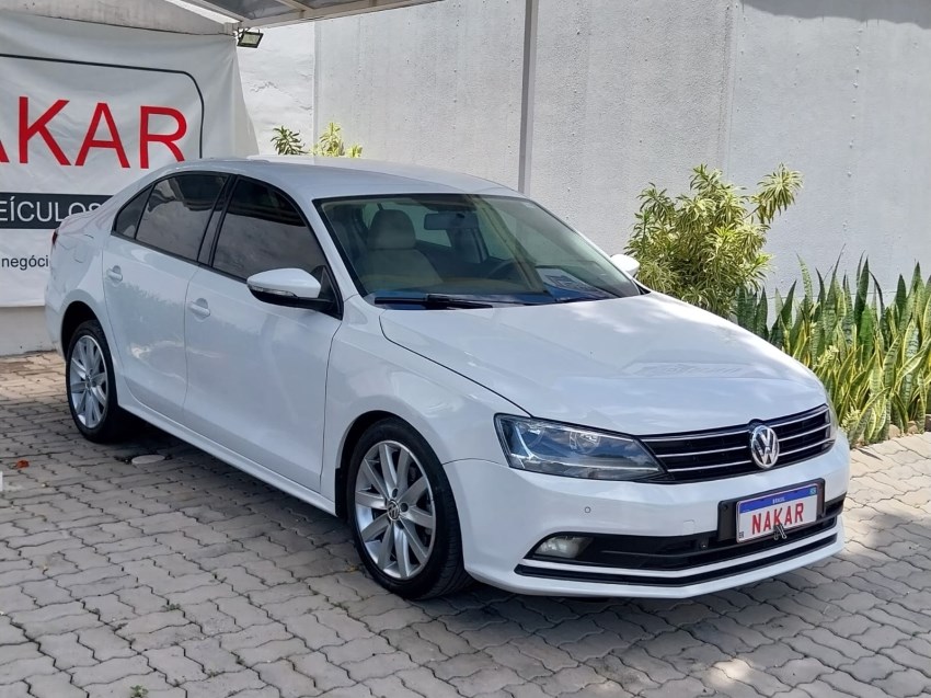 //www.autoline.com.br/carro/volkswagen/jetta-20-comfortline-15-8v-flex-4p-tiptronic/2015/porto-alegre-rs/24574327