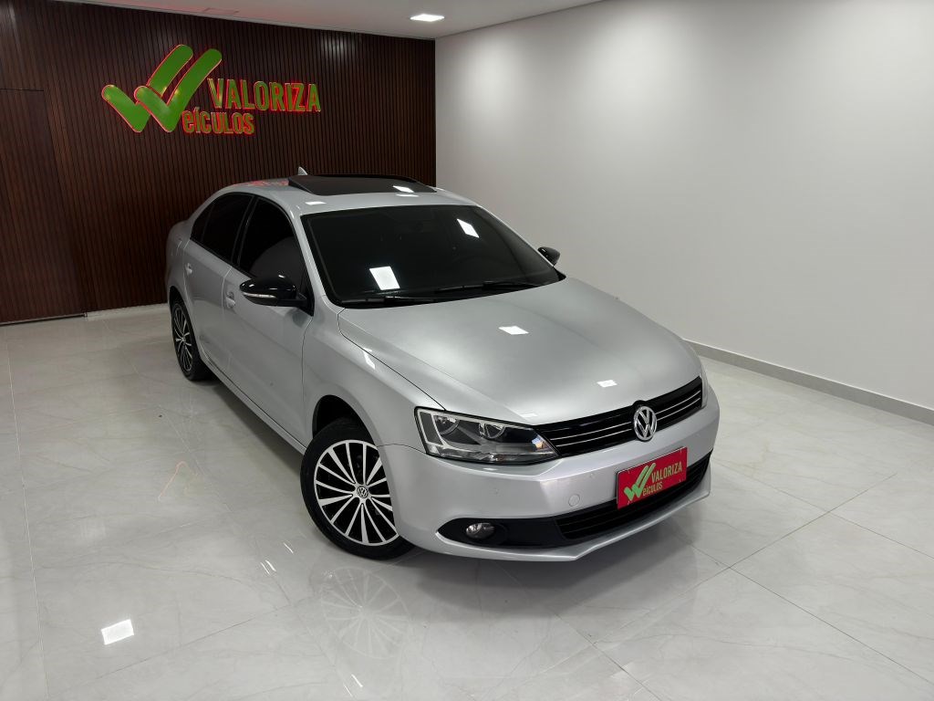 //www.autoline.com.br/carro/volkswagen/jetta-20-comfortline-8v-flex-4p-tiptronic/2012/londrina-pr/24808502