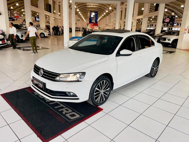 //www.autoline.com.br/carro/volkswagen/jetta-20-tsi-highline-16v-gasolina-4p-turbo-dsg/2018/curitiba-pr/24832922