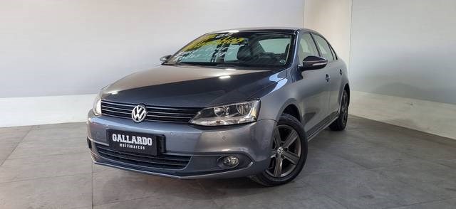 //www.autoline.com.br/carro/volkswagen/jetta-20-comfortline-8v-flex-4p-tiptronic/2014/joinville-sc/24878416