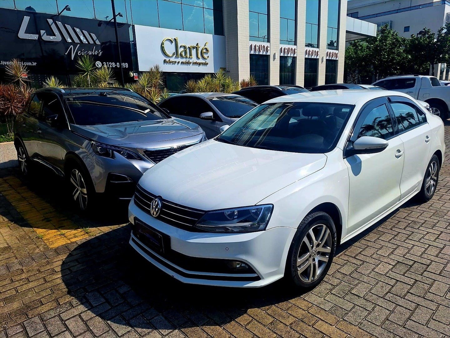 //www.autoline.com.br/carro/volkswagen/jetta-20-comfortline-15-8v-flex-4p-tiptronic/2015/rio-de-janeiro-rj/24907805