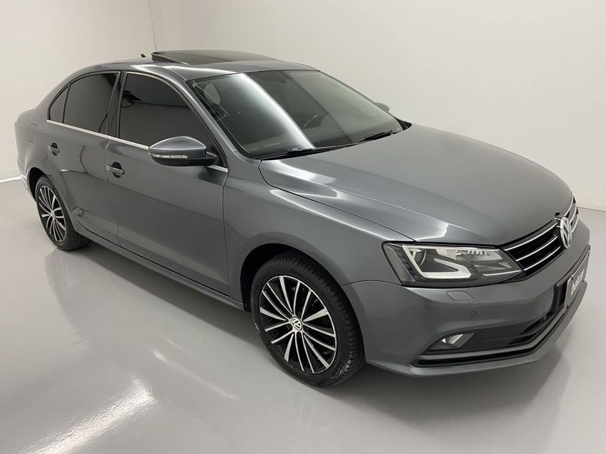 //www.autoline.com.br/carro/volkswagen/jetta-20-tsi-highline-16v-gasolina-4p-turbo-dsg/2017/brasilia-df/24916516