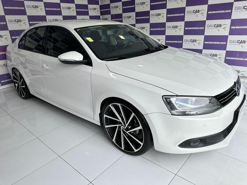 //www.autoline.com.br/carro/volkswagen/jetta-20-comfortline-8v-flex-4p-tiptronic/2014/joinville-sc/24963276