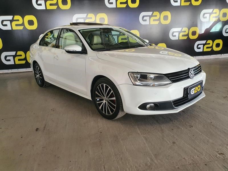 //www.autoline.com.br/carro/volkswagen/jetta-20-tsi-highline-16v-gasolina-4p-turbo-dsg/2013/brasilia-df/25029624