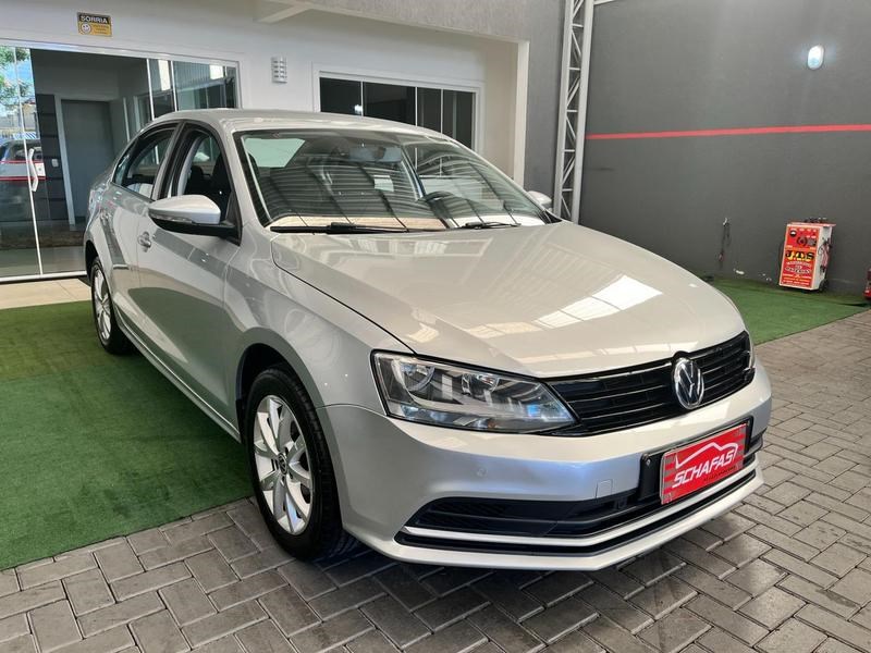 //www.autoline.com.br/carro/volkswagen/jetta-20-trendline-8v-flex-4p-tiptronic/2015/curitiba-pr/25029629