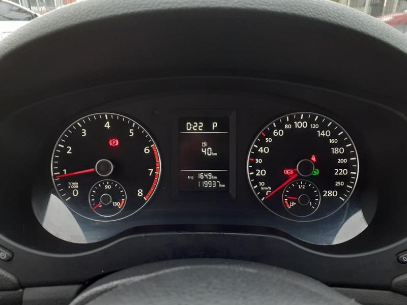 //www.autoline.com.br/carro/volkswagen/jetta-20-comfortline-8v-flex-4p-tiptronic/2012/curitiba-pr/25030096