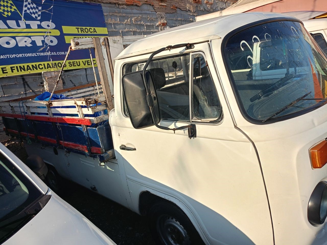 //www.autoline.com.br/carro/volkswagen/kombi-16-54cv-4p-gasolina-manual/1996/barueri-sp/23958363