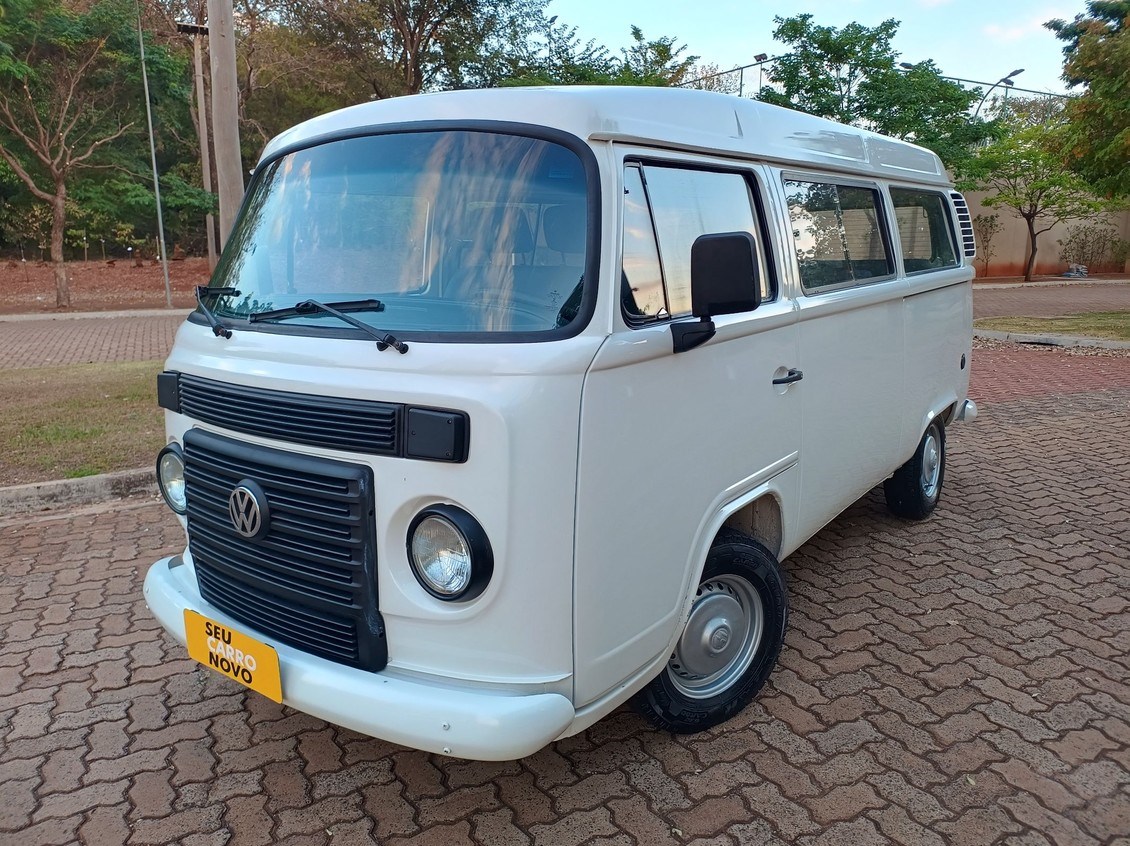 //www.autoline.com.br/carro/volkswagen/kombi-14-standard-lotacao-mi-78cv-4p-flex-manual/2014/ribeirao-preto-sp/24421349