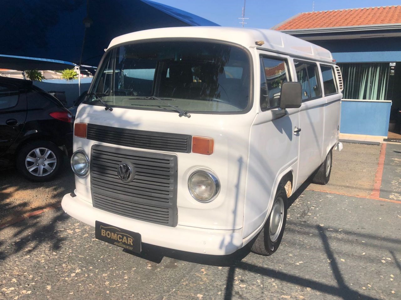 //www.autoline.com.br/carro/volkswagen/kombi-14-standard-lotacao-mi-78cv-4p-flex-manual/2014/campinas-sp/24707358