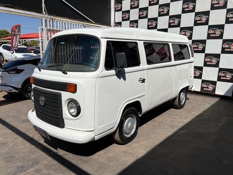 //www.autoline.com.br/carro/volkswagen/kombi-14-escolar-8v-flex-4p-manual/2012/brasilia-df/24913792