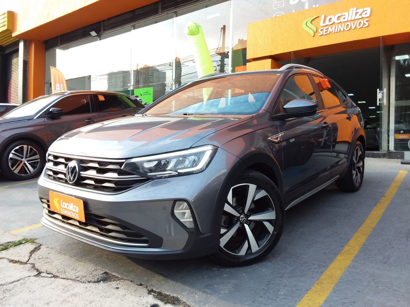 //www.autoline.com.br/carro/volkswagen/nivus-10-200-tsi-highline-12v-flex-4p-turbo-automat/2023/sao-paulo-sp/24944302