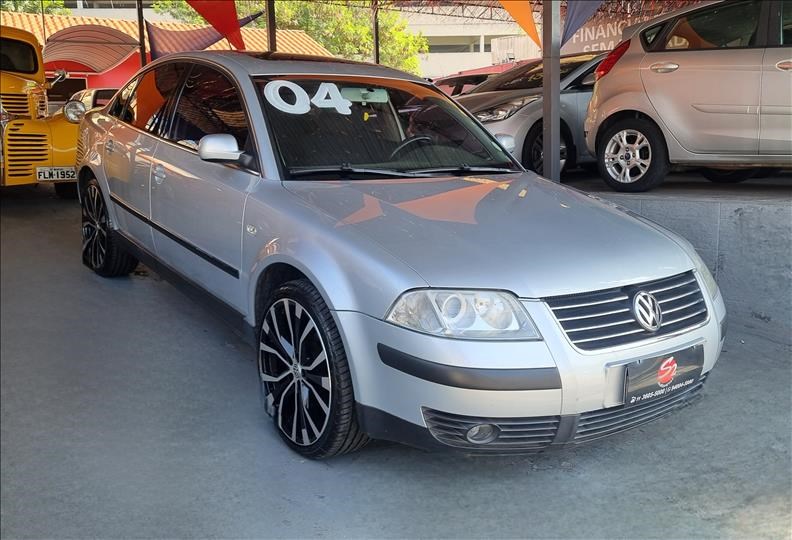 //www.autoline.com.br/carro/volkswagen/passat-18-tb-20v-tiptronic-150cv-4p-gasolina-automat/2004/osasco-sp/24043336
