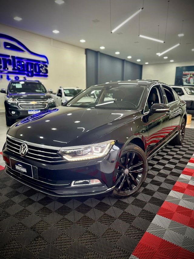 //www.autoline.com.br/carro/volkswagen/passat-20-tsi-highline-16v-gasolina-4p-turbo-dsg/2018/umuarama-pr/24577405
