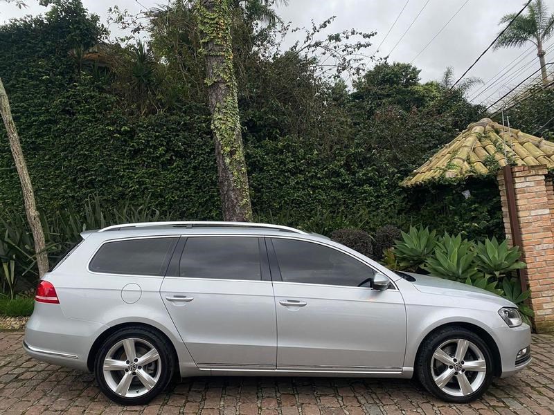 //www.autoline.com.br/carro/volkswagen/passat-20-tsi-variant-16v-gasolina-4p-turbo-dsg/2014/porto-alegre-rs/24899246