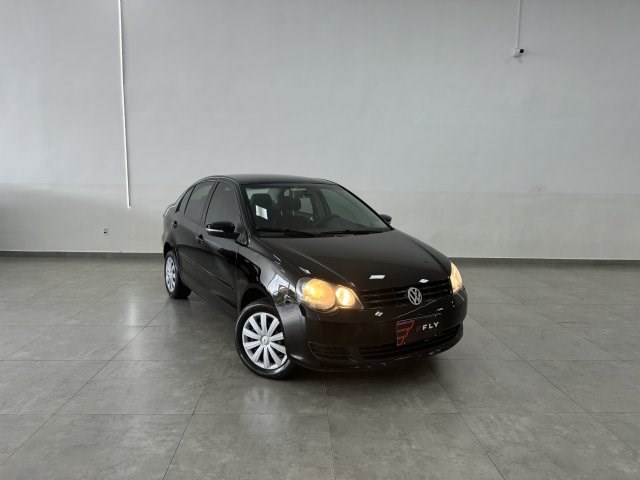 //www.autoline.com.br/carro/volkswagen/polo-16-sedan-8v-flex-4p-i-motion/2013/rio-claro-sp/23550427