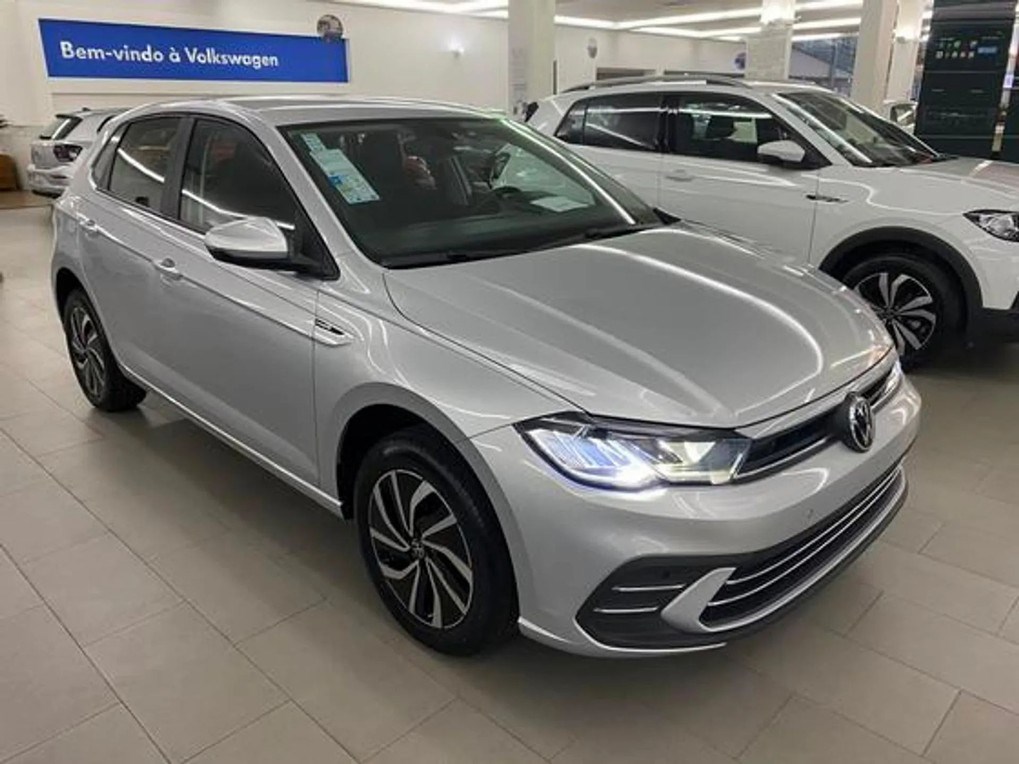//www.autoline.com.br/carro/volkswagen/polo-10-hatch-170-tsi-highline-12v-flex-4p-turbo-a/2024/sao-paulo-sp/23626444