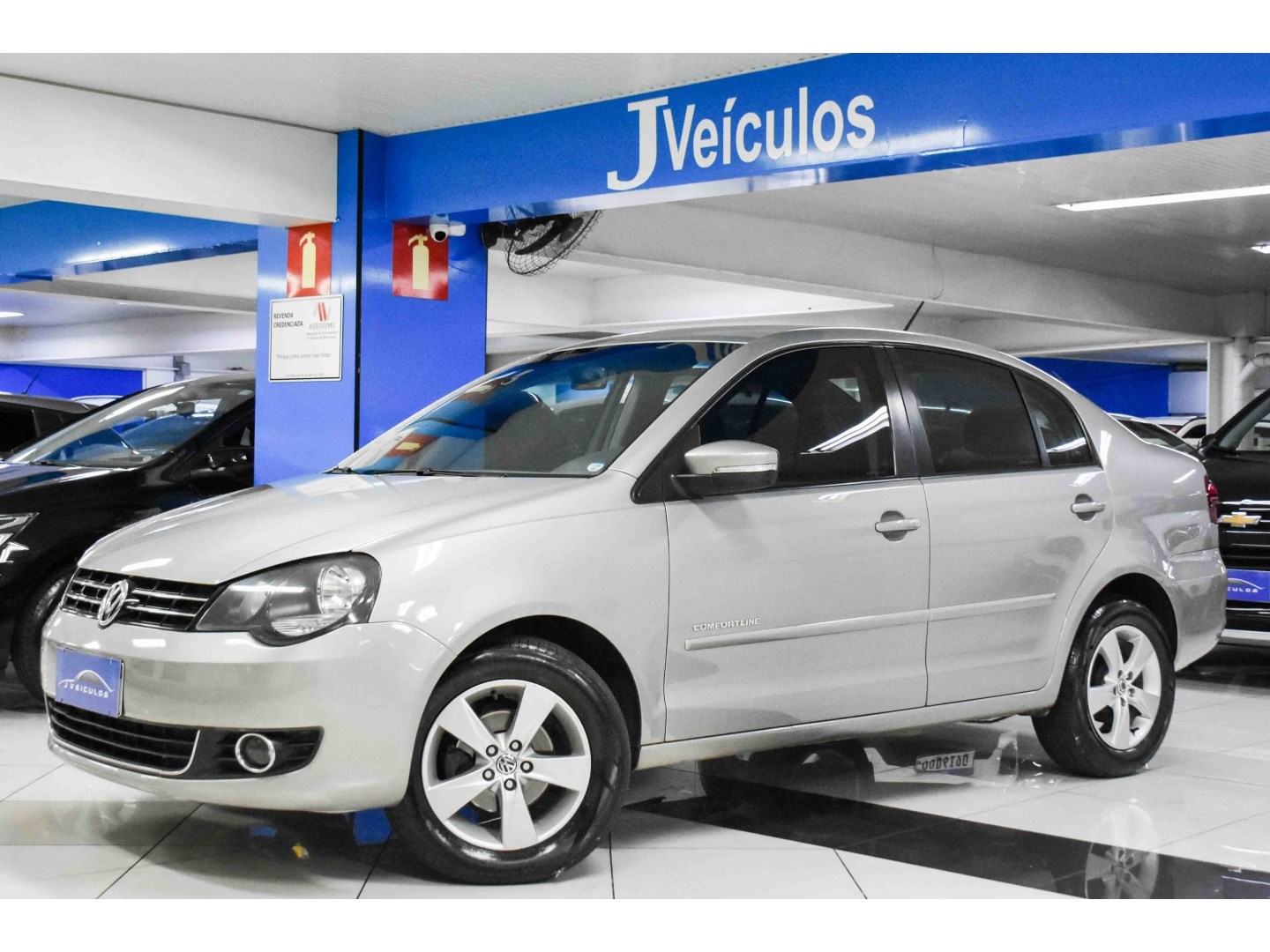 //www.autoline.com.br/carro/volkswagen/polo-16-hatch-8v-flex-4p-i-motion/2014/belo-horizonte-mg/23995774