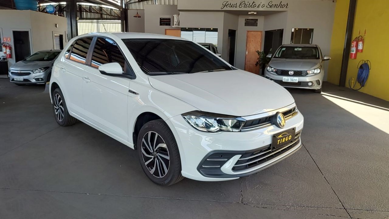 //www.autoline.com.br/carro/volkswagen/polo-10-hatch-170-tsi-highline-12v-flex-4p-turbo-a/2024/bebedouro-sp/24820741
