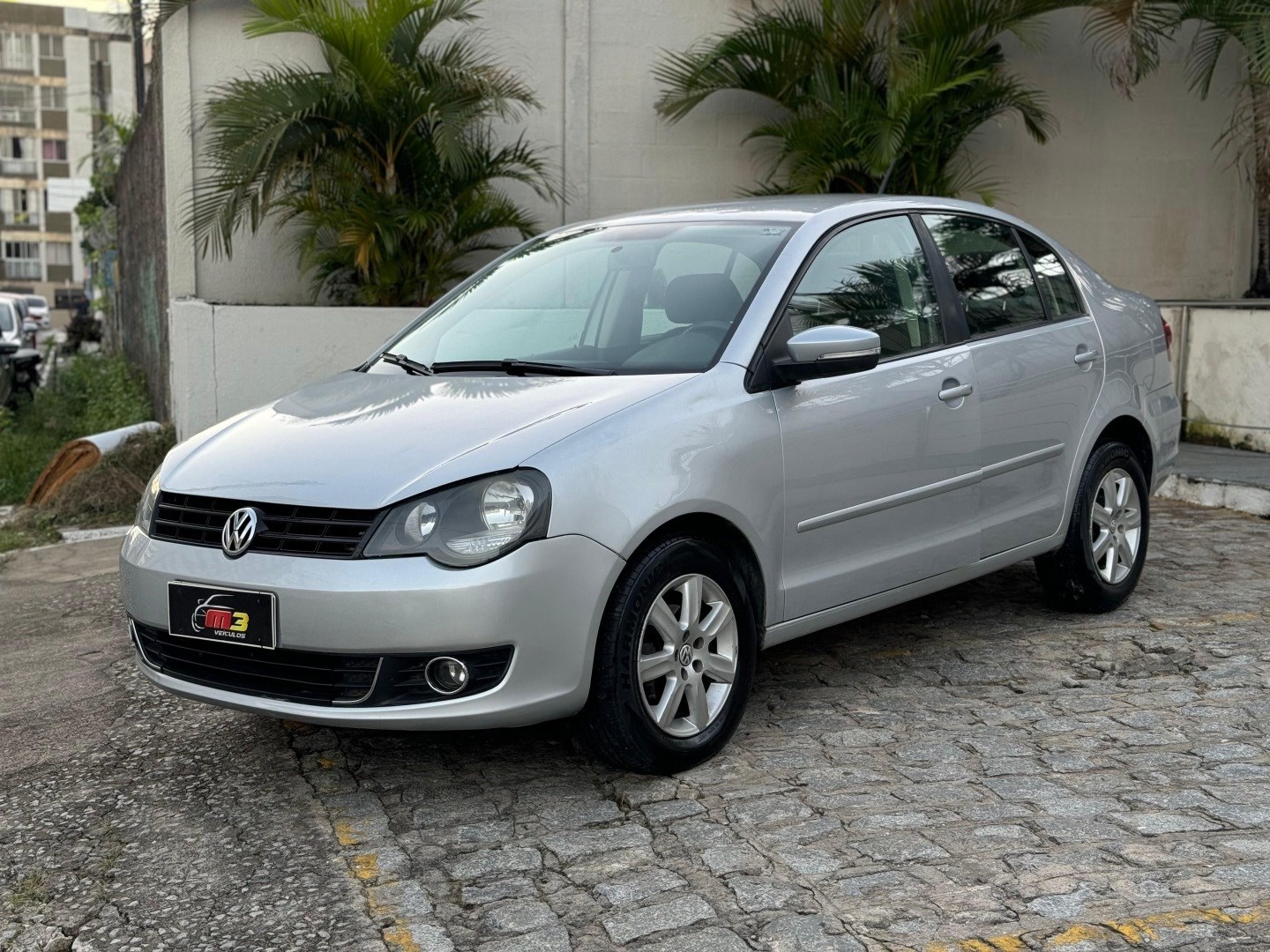 //www.autoline.com.br/carro/volkswagen/polo-16-sedan-8v-flex-4p-manual/2014/maceio-al/24864683