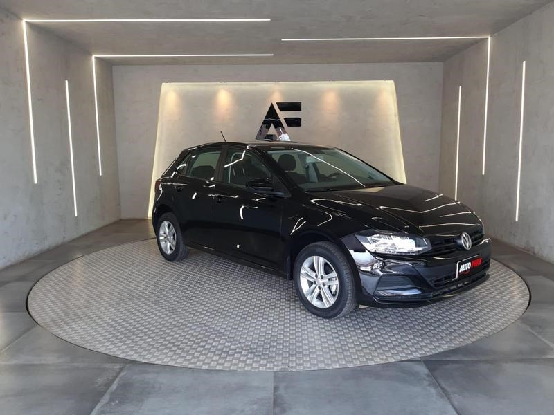 //www.autoline.com.br/carro/volkswagen/polo-10-hatch-12v-flex-4p-manual/2018/brasilia-df/25022823