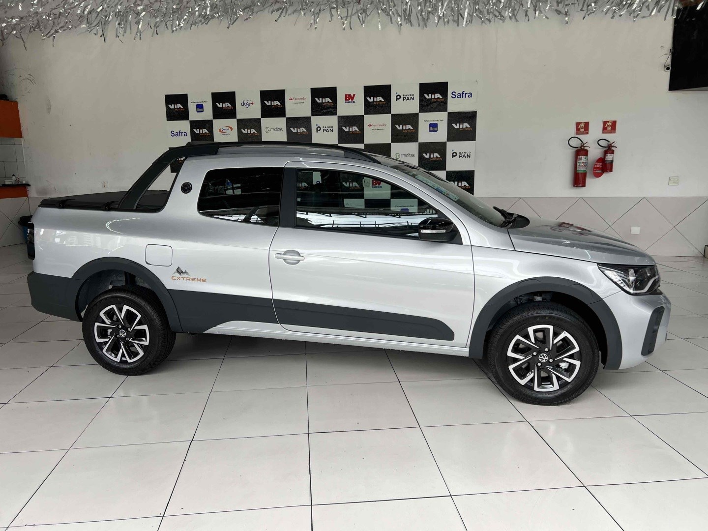 //www.autoline.com.br/carro/volkswagen/saveiro-16-cd-extreme-16v-flex-2p-manual/2024/sao-paulo-sp/23697099