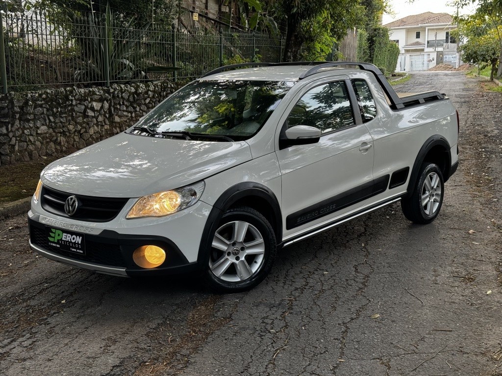 //www.autoline.com.br/carro/volkswagen/saveiro-16-ce-cross-8v-flex-2p-manual/2013/barra-mansa-rj/24418011