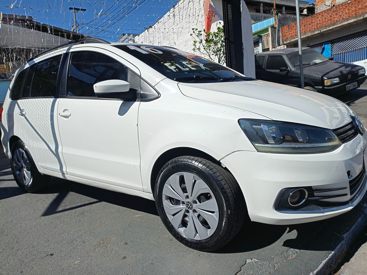 //www.autoline.com.br/carro/volkswagen/spacefox-16-trendline-8v-flex-4p-manual/2016/barueri-sp/24323838