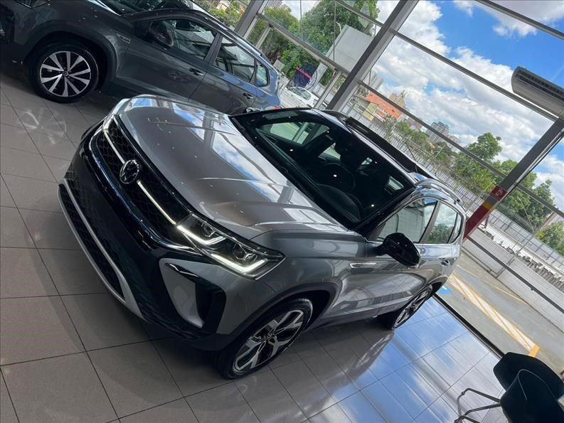 //www.autoline.com.br/carro/volkswagen/taos-14-250-tsi-highline-flex-4p-turbo-automatico/2024/sao-paulo-sp/24067054