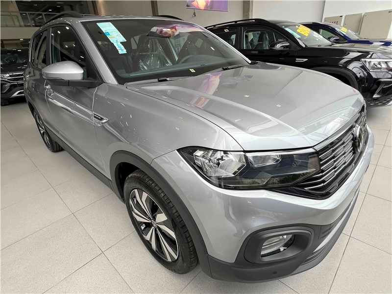 //www.autoline.com.br/carro/volkswagen/t-cross-10-200-tsi-comfortline-12v-flex-4p-turbo-auto/2024/sao-paulo-sp/23595304