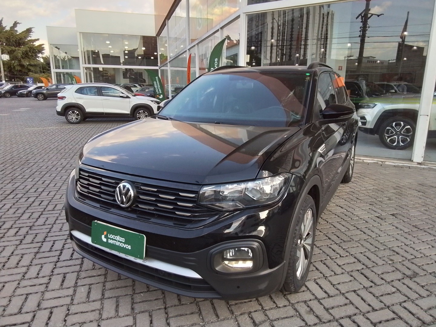 //www.autoline.com.br/carro/volkswagen/t-cross-10-200-tsi-comfortline-12v-flex-4p-turbo-auto/2020/sao-paulo-sp/24992588