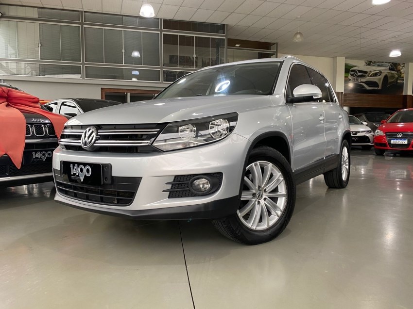 //www.autoline.com.br/carro/volkswagen/tiguan-20-tsi-16v-gasolina-4p-4x4-turbo-automatico/2013/novo-hamburgo-rs/24989985