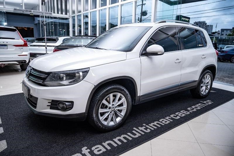 //www.autoline.com.br/carro/volkswagen/tiguan-20-tsi-16v-gasolina-4p-4x4-turbo-automatico/2013/curitiba-pr/25007452