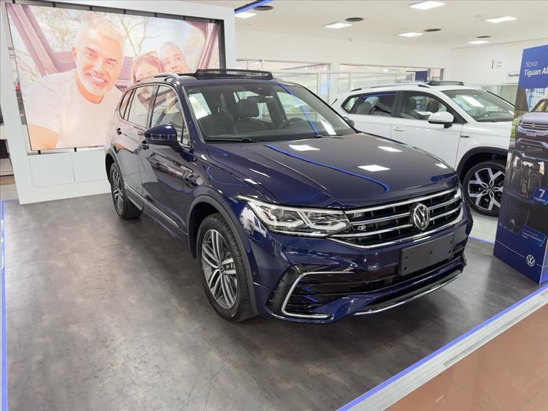 //www.autoline.com.br/carro/volkswagen/tiguan-allspace-20-300-tsi-r-line-16v-gasolina-4p-turbo-autom/2024/sao-paulo-sp/23858948